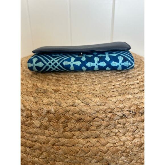 Vera Bradley Audrey Faux Leather Blue Wallet - Picture 8 of 9